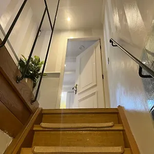 https://the-enlightened-house-luxury-suites.amsterdamhotelsnl.com